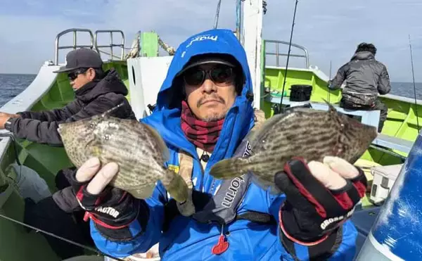 「【沖釣り釣果速報】赤青ダブルヒット！金州五目釣りでハチビキ＆キメジ手中（愛知・静岡）」の画像