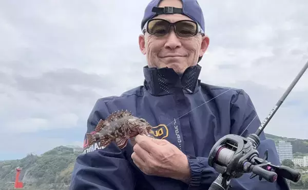 「初夏はゴロタ場で根魚狙いが面白い！【伊豆半島】ライトルアー釣りでムラソイにカサゴ」の画像