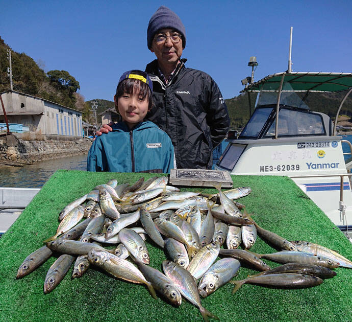 【三重】沖のエサ釣り最新釣果　免許不要のレンタルボートでアジが好調