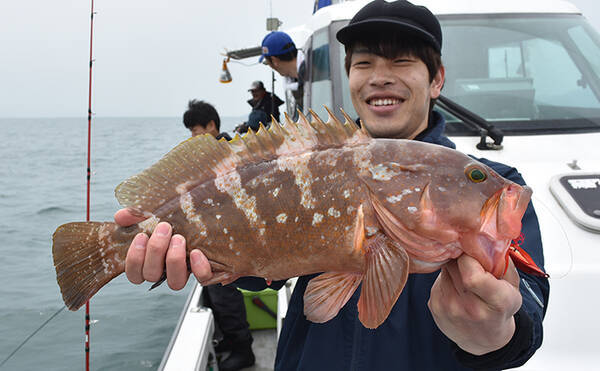 根魚リレー船で納竿直後にドラマ 50cmアコウにメバル入れ食い 秀丸 年4月16日 エキサイトニュース