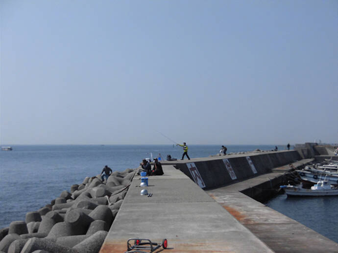 都市近郊の好投げ釣り場：明石新浜　夏はキスにスズキにマダイも範疇