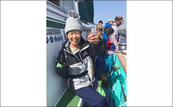 「東京湾タチウオ釣りで数は伸びずも良型キャッチ【忠彦丸】」の画像