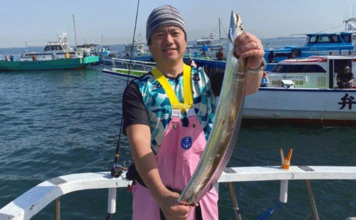 東京湾タチウオ釣りで数は伸びずも良型キャッチ【忠彦丸】