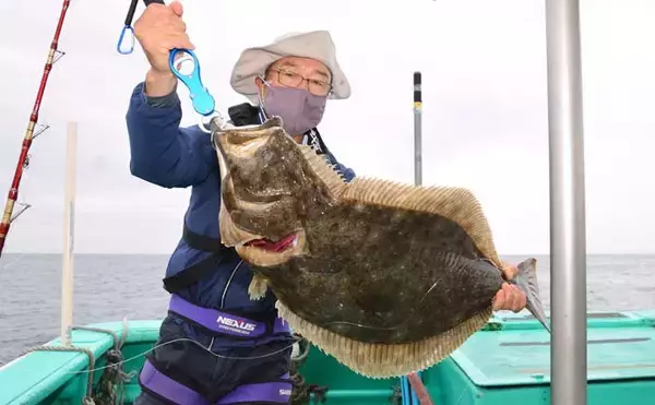 「イシナギ釣りで7.9kg頭に船中10尾　アワセがキモ【モンロー号】」の画像