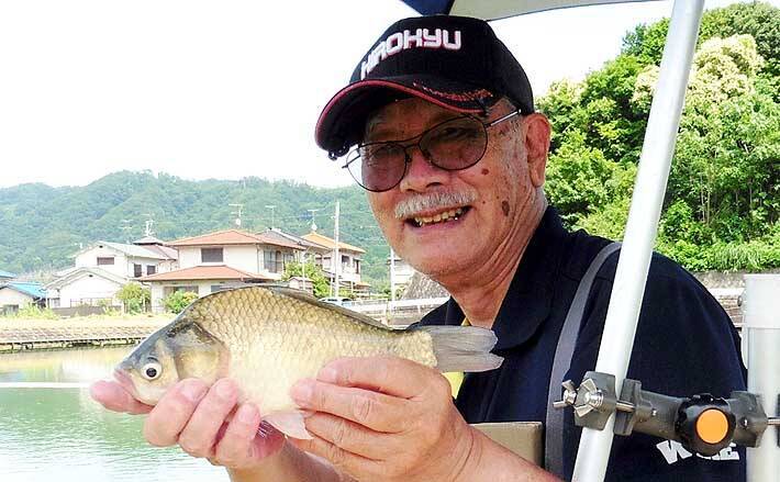 夏模様の管理池ヘラブナ釣り エサを信じて1人勝ち釣果 竜田川釣り池 年8月5日 エキサイトニュース