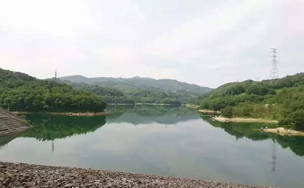 「ヘラブナ釣り場グルメ：前川ダムと冷やしラーメン【山形・上山市】」の画像