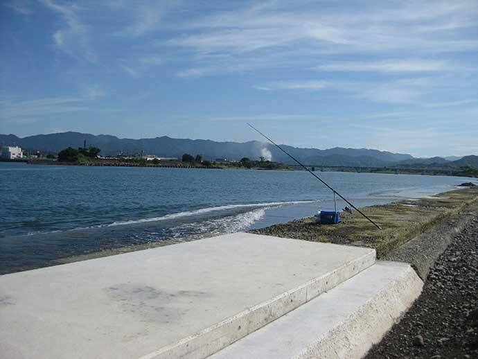 河口域の投げ釣りで26cm頭に良型キスが登場【和歌山・日高川】