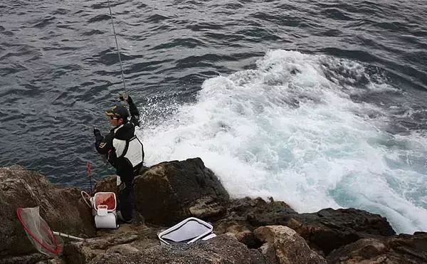 「磯フカセ釣りでの『サラシ』攻略法　「ウソのサラシ」の見分け方とは？」の画像