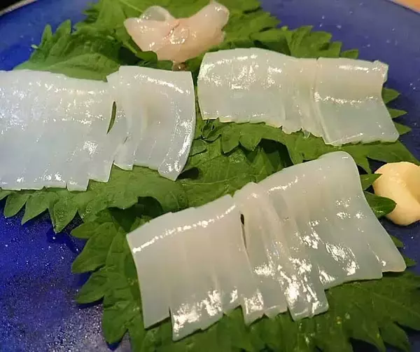 「刺身は見た目も重要　盛り付けを助けてくれる「映える」飾り食材3選」の画像