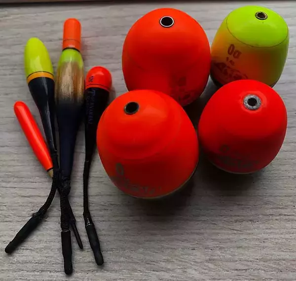 「秋の波止グレ釣りを『2段ウキ』仕掛けで攻略　有効な場面や使い方を解説」の画像