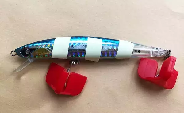 「タチウオ向け『蓄光』カスタムのススメ　夜光ルアー購入前にお試しあれ」の画像