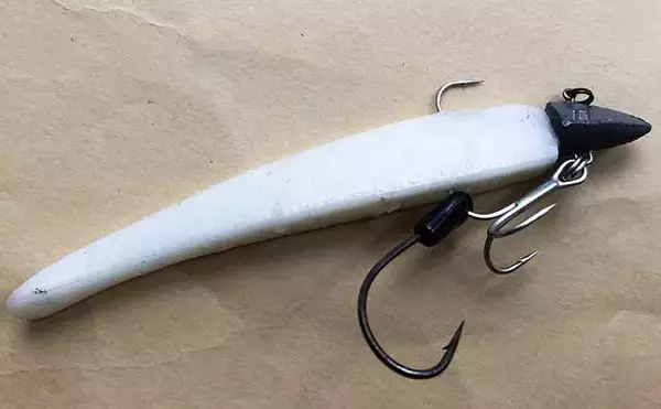 「タチウオ向け『蓄光』カスタムのススメ　夜光ルアー購入前にお試しあれ」の画像