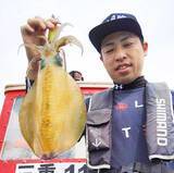 「イカダエギングで秋アオリ狙い　新子に混じり良型700g級も【日乃出屋】」の画像9