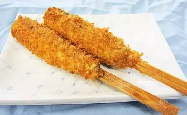 「『魚体中骨抜き具』が話題に　小魚の背骨が簡単に抜ける道具とは？」の画像