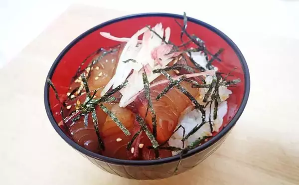 【釣果レシピ】手軽に作れる「イナダの漬け丼」　お茶漬けにもオススメ