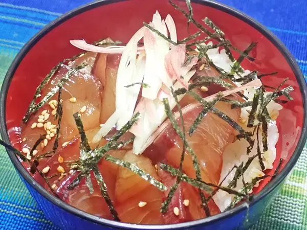 「【釣果レシピ】手軽に作れる「イナダの漬け丼」　お茶漬けにもオススメ」の画像