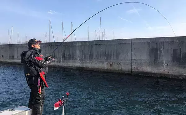 「沖堤フカセ釣りで40cmチヌ　さしエサのローテが的中【須磨一文字】」の画像