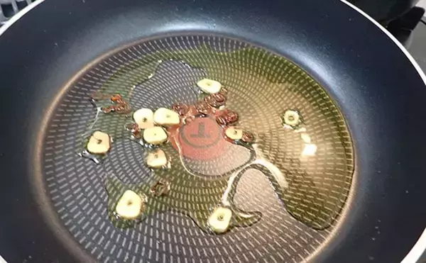 「【釣果レシピ】コウイカの「イカスミパスタ」　持ち帰り方にはご注意を」の画像