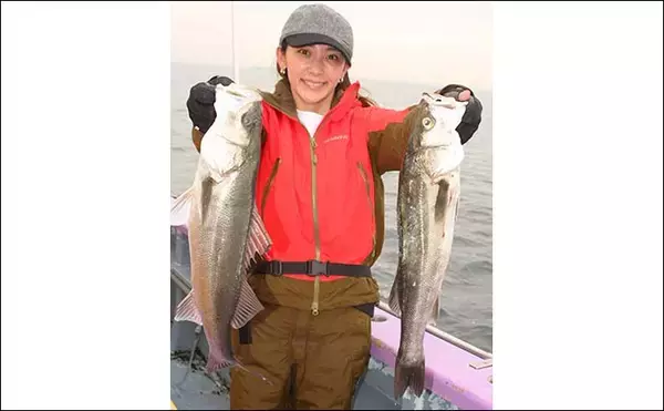 「東京湾「ルアーシーバス」で本命連発　初心者でも満足釣果に【つり幸】」の画像