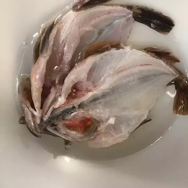 「【釣果レシピ】カサゴの干物で作る「骨酒」　濃厚ながら後味スッキリ」の画像