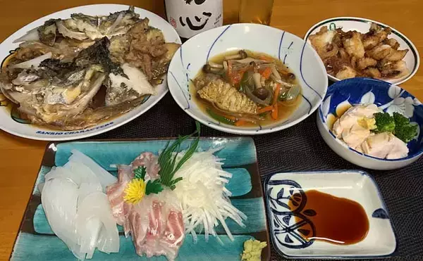 「『エビ撒き釣り』で74cm筆頭に「スズキ」連打【愛知・大野漁港】」の画像