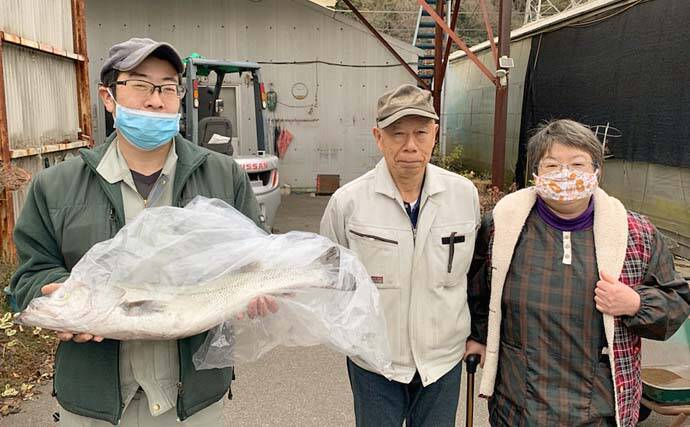 『エビ撒き釣り』で74cm筆頭に「スズキ」連打【愛知・大野漁港】
