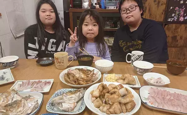 「『エビ撒き釣り』で74cm筆頭に「スズキ」連打【愛知・大野漁港】」の画像