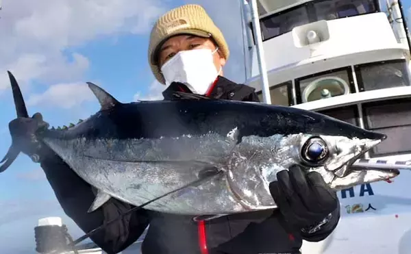 「【愛知・三重】沖のルアー最新釣果　伊勢湾ジギングでブリ族好調継続」の画像