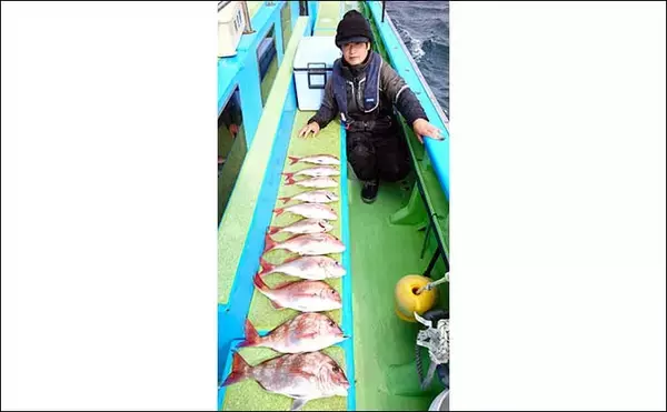 「【神奈川・東京】沖釣り最新釣果　寝坊OKの14時半出船LTアジがお手軽」の画像