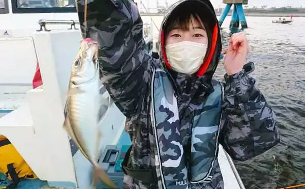 「【神奈川・東京】沖釣り最新釣果　寝坊OKの14時半出船LTアジがお手軽」の画像