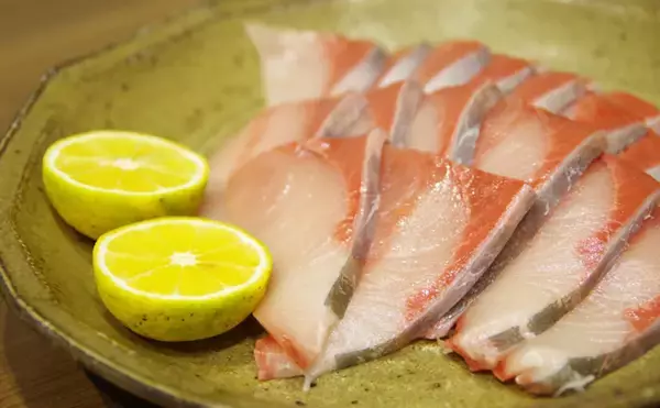 「寒ブリならぬ『桜ブリ』は大人の美味しさ　脂と旨味のバランスが絶品」の画像