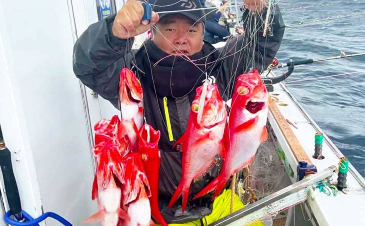 深場釣りで良型 ブランドキンメ 6点掛け 超激臭エサ がアタリ 21年4月11日 エキサイトニュース