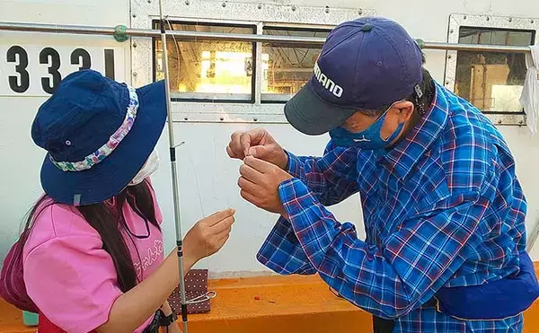 「船釣り初挑戦者にキス釣り指南　コツをつかんで47匹【すずえい丸】」の画像
