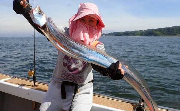 福岡 沖のエサ釣り最新釣果 近場でドラゴンサイズ交えタチウオ好調 21年7月10日 エキサイトニュース