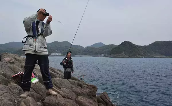 「陸っぱりアオリイカ釣り超入門：関西圏の代表的な釣り方3選」の画像