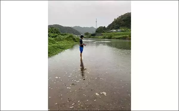 「ハゼ釣り初体験の子供と楽しむ『ハゼスプーン』釣り　型よく今後に期待」の画像