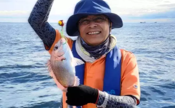 ボートSLJゲームに初挑戦　食べごろマダイに珍ゲストのダツを手中