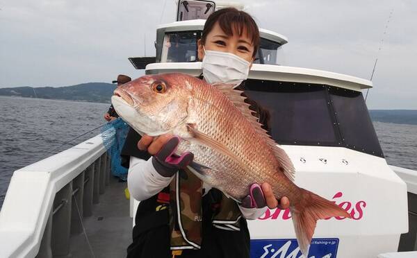 釣り好き女子の休日 マダイ釣りに欠かせないお供は ちゃんぽん 21年10月8日 エキサイトニュース