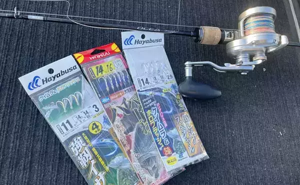 「手巻きジギングタックル流用で落とし込み釣りに挑戦　ブリ好捕に満足」の画像