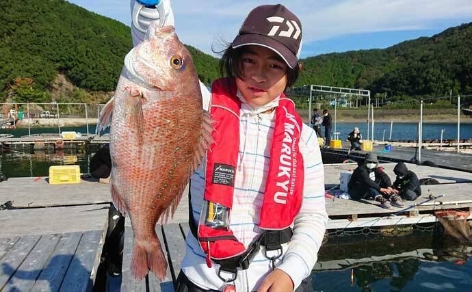 貸し切り「海上釣り堀」を仲間と満喫　マダイにシマアジにワラサ