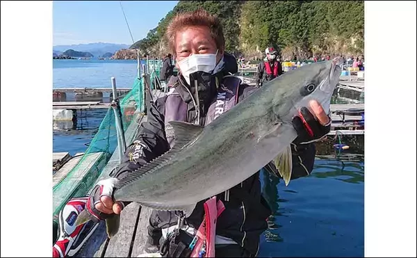 「貸し切り「海上釣り堀」を仲間と満喫　マダイにシマアジにワラサ」の画像