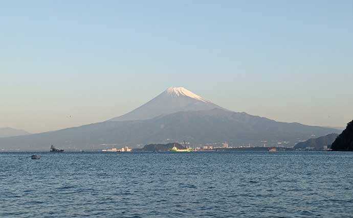 夫婦でボート五目釣り堪能　フグに苦戦も海上カップラーメンが癒しに？