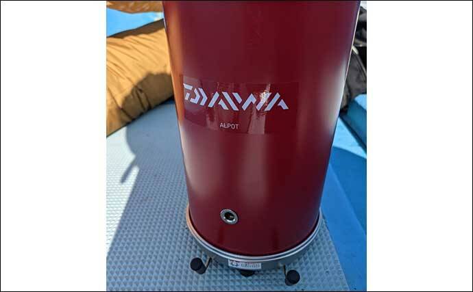 夫婦でボート五目釣り堪能　フグに苦戦も海上カップラーメンが癒しに？