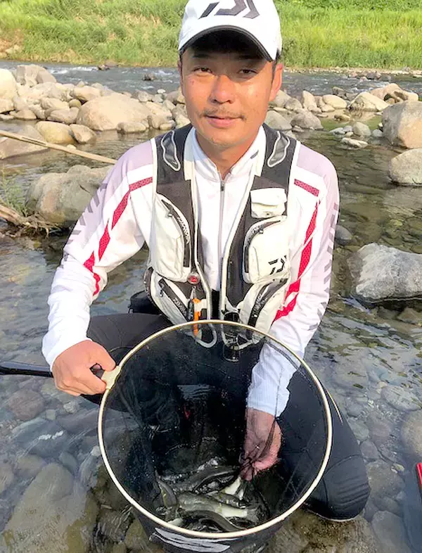 「アユ友釣り4人で3桁達成　良型の引きは40cm級グレ並？【足羽川】」の画像