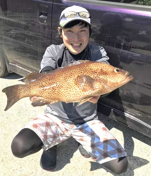 「マイクロジギングゲームで48cmオオモンハタにアカハタ【鹿児島県】」の画像