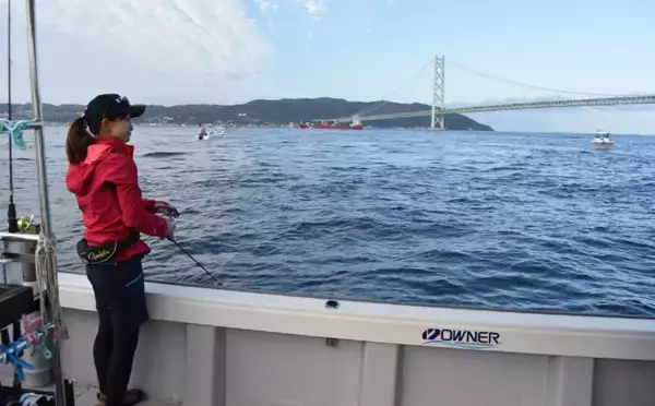 「通称『ジグの墓場』で痛快青物ジギング　ハマチが乱舞【兵庫・浜栄丸】」の画像