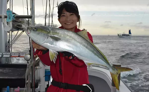 通称『ジグの墓場』で痛快青物ジギング　ハマチが乱舞【兵庫・浜栄丸】