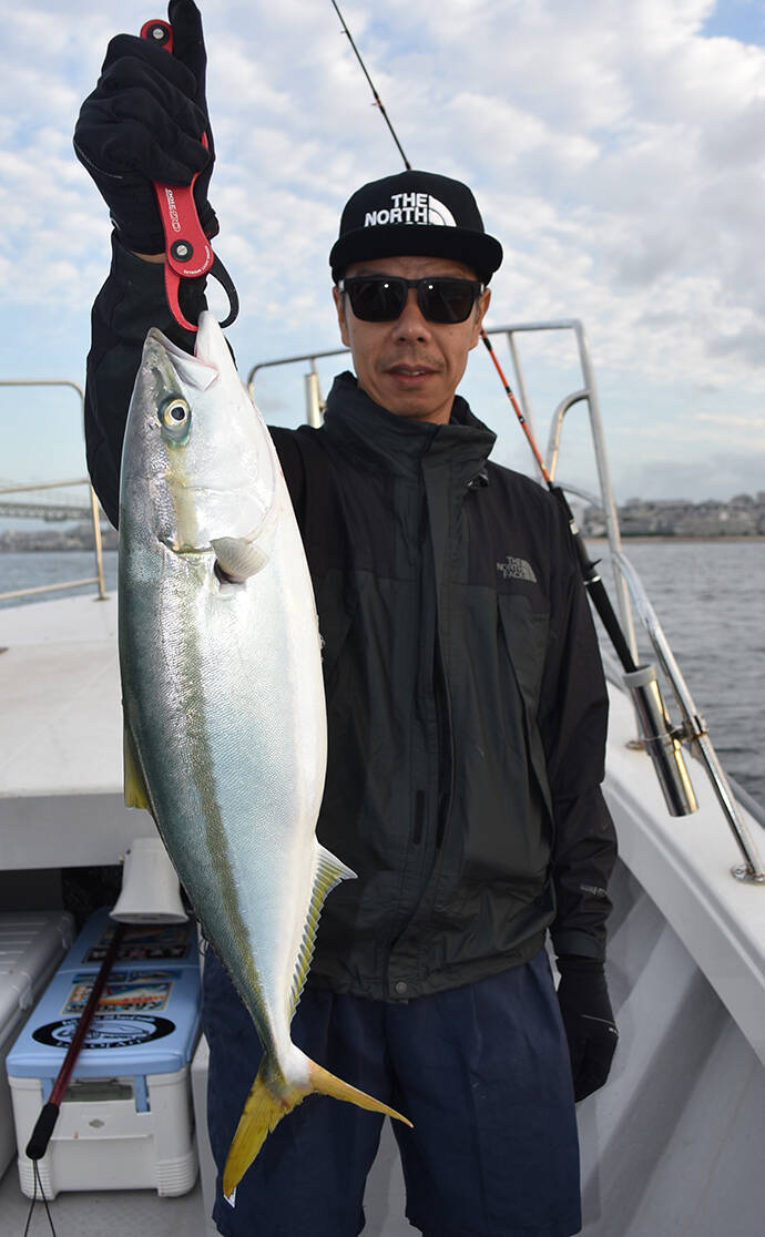 通称『ジグの墓場』で痛快青物ジギング　ハマチが乱舞【兵庫・浜栄丸】