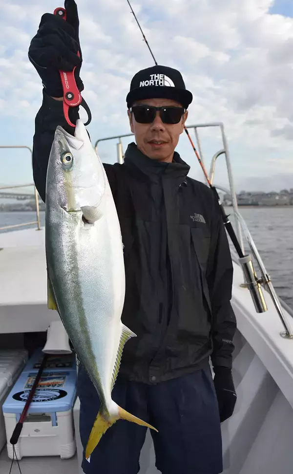 「通称『ジグの墓場』で痛快青物ジギング　ハマチが乱舞【兵庫・浜栄丸】」の画像