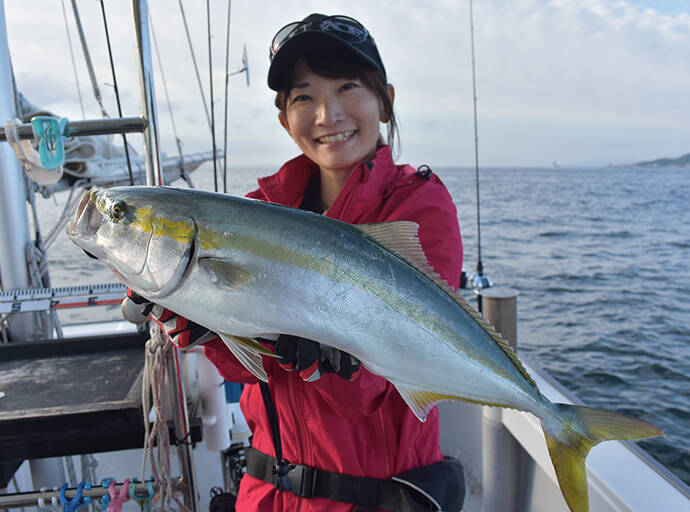 通称『ジグの墓場』で痛快青物ジギング　ハマチが乱舞【兵庫・浜栄丸】